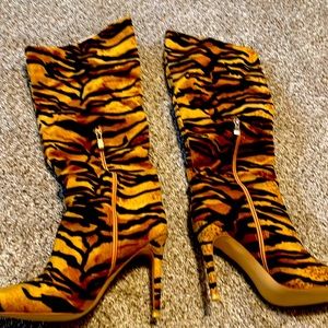 New Women’s Tiger Boots U.S. Size 9/European Size 40 (Without Original Box)